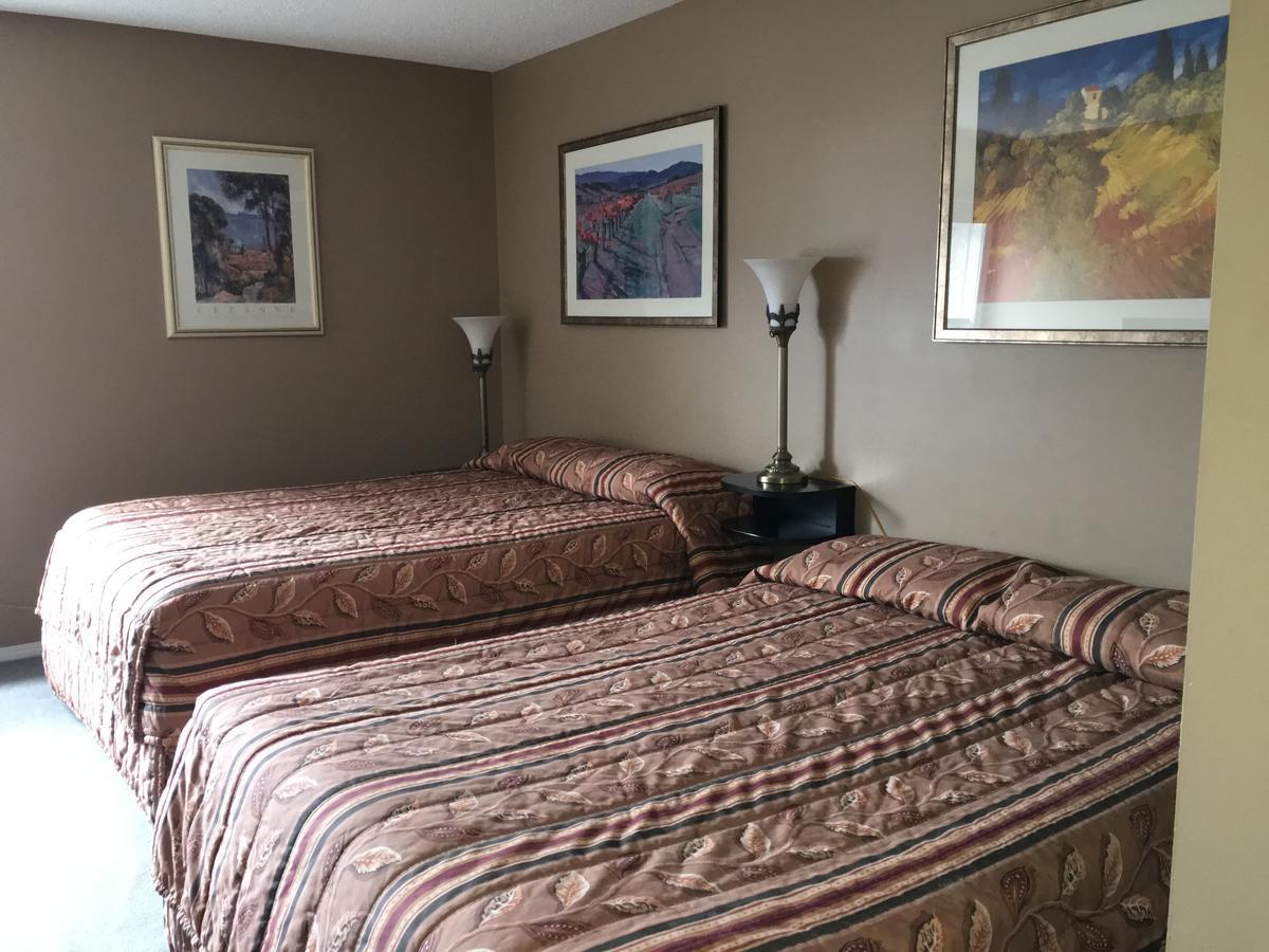 Merritt Desert Inn Exterior photo